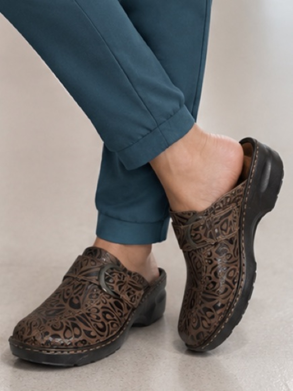 EUC BOC Born Concept Brown Leather Embossed Mules Size 8